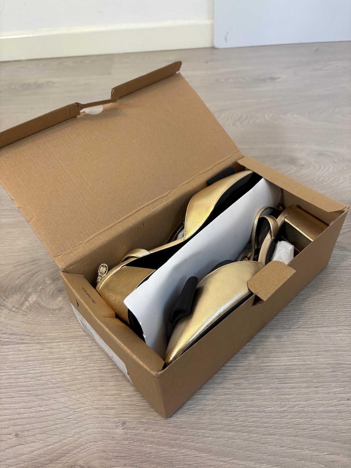 MANGO. Zapato metalizado lazo. T 40