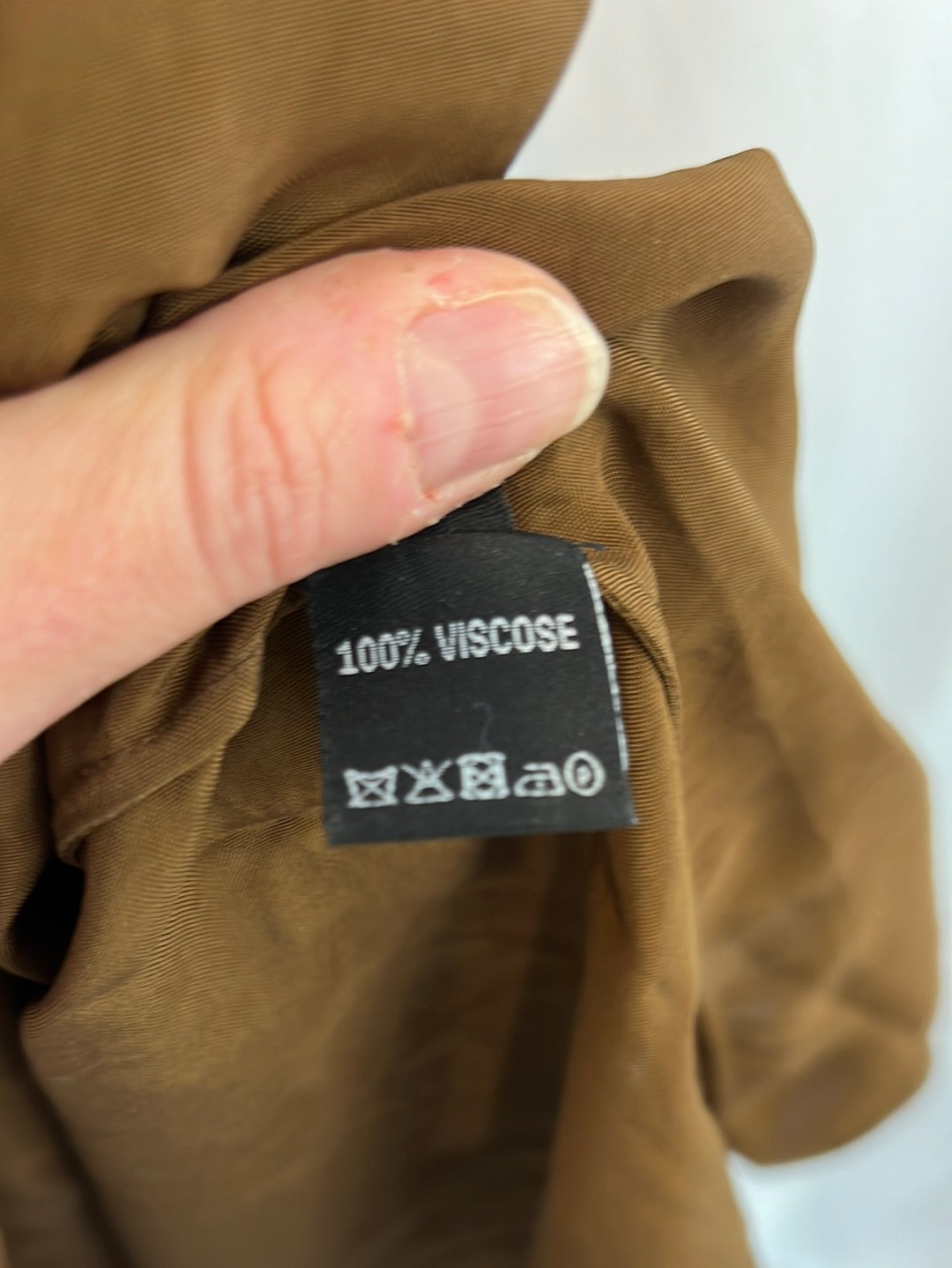 CORTANA. Flowing khaki skirt with waist detail. Size 38