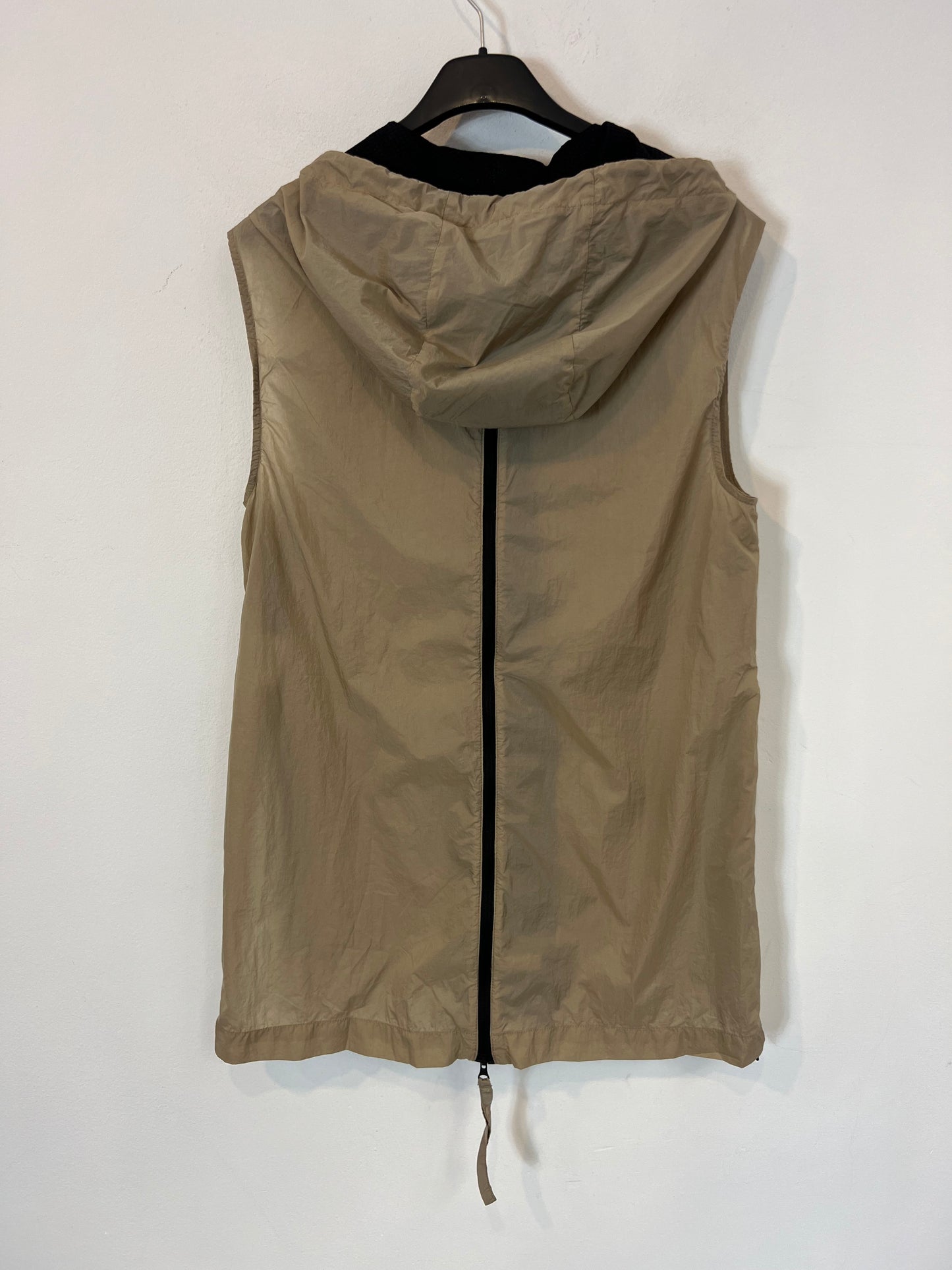 NIKE. Top beige cortavientos. T S