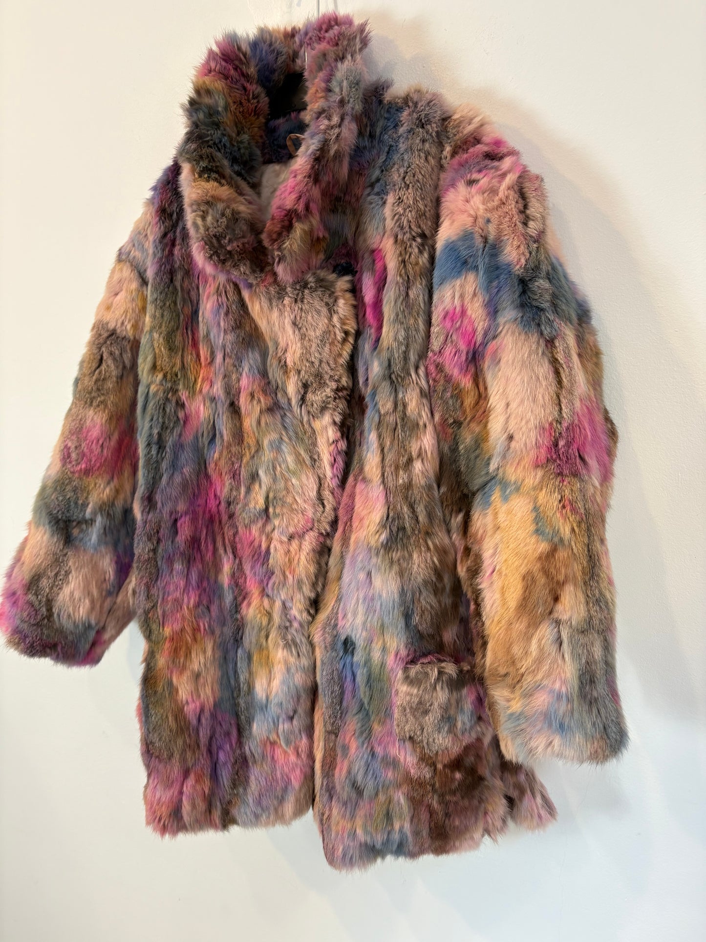 OTRAS. Abrigo pelo natural colores