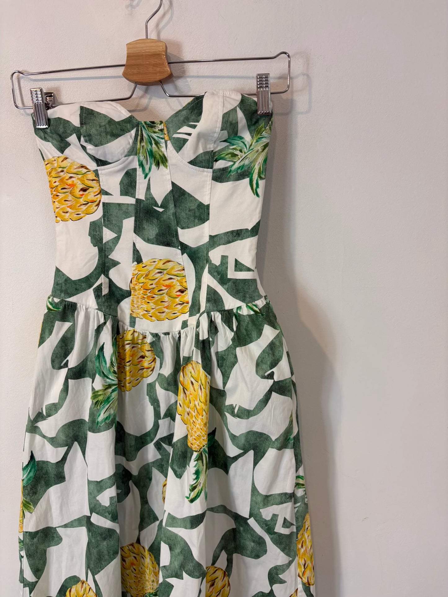 ZARA. Vestido midi palabra de honor estamapdo tropical
