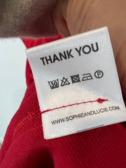 SOPHIE&LUCIE. top rojo botones T.38