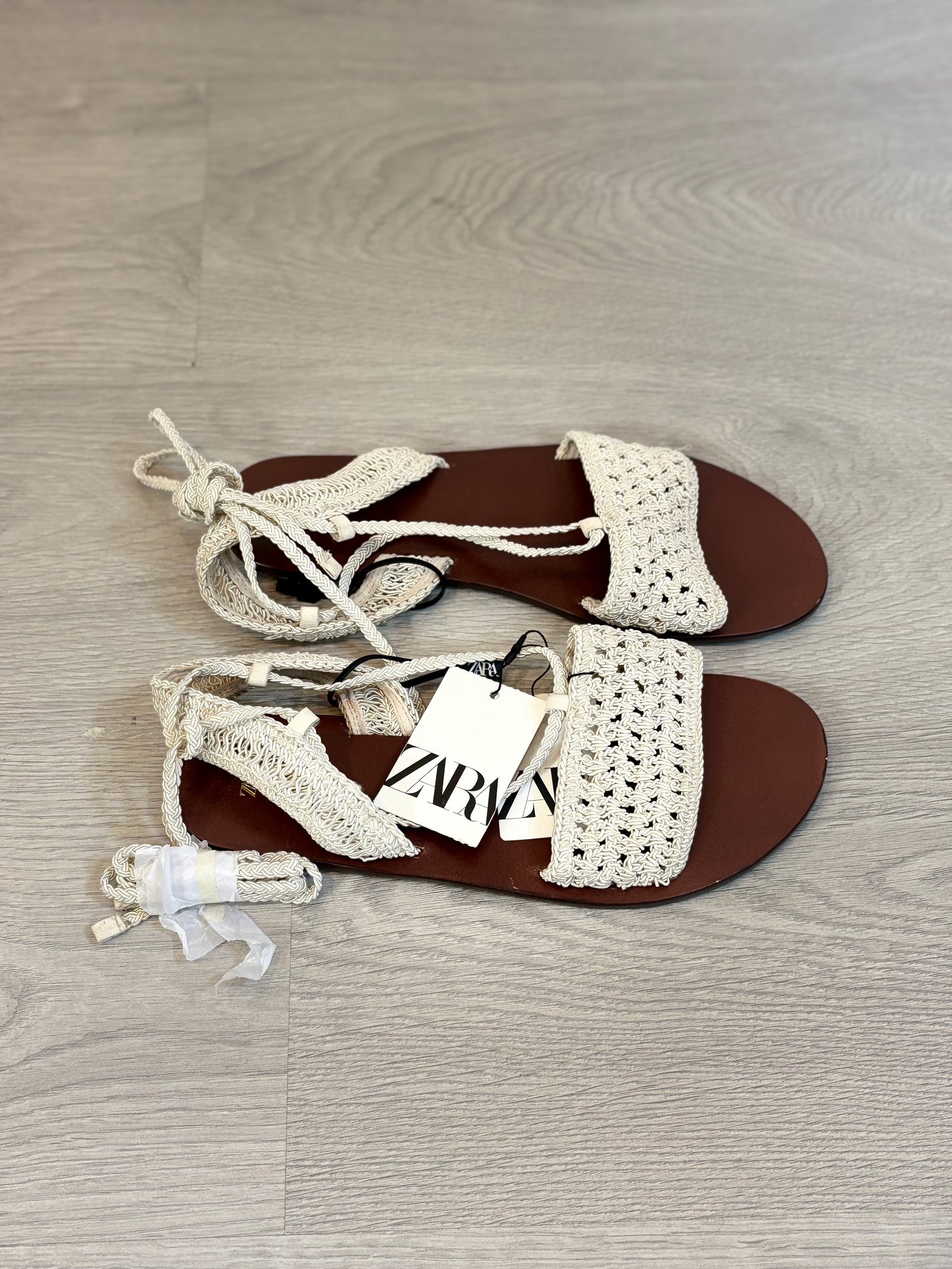 ZARA. Sandalia plana crochet. T 39