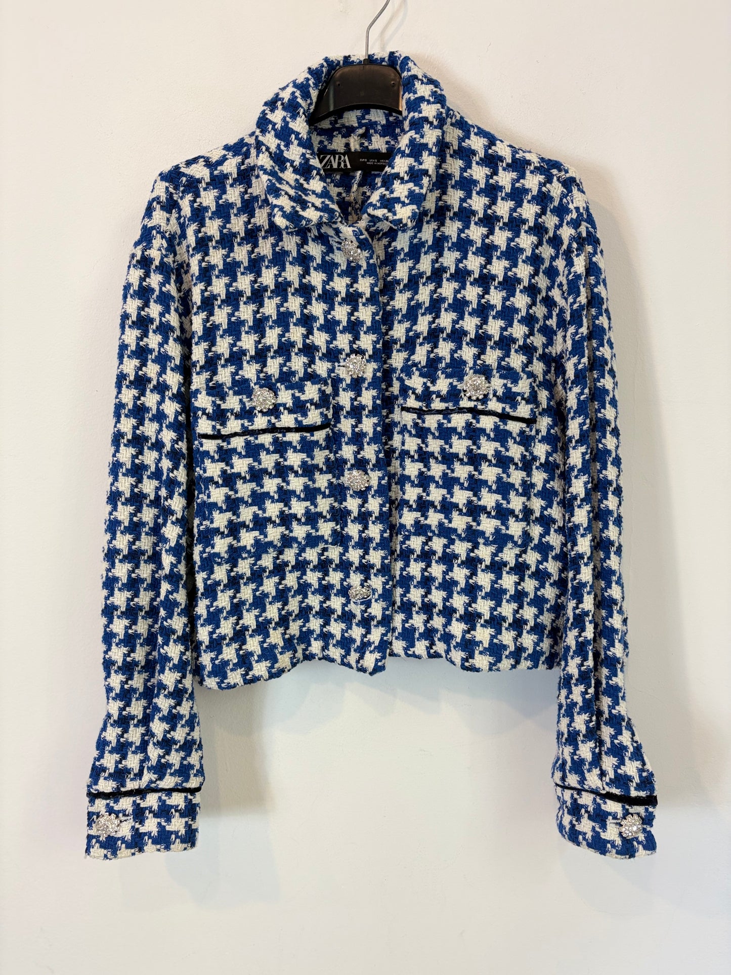 ZARA. Chaqueta tweed bicolor botones joya. T S
