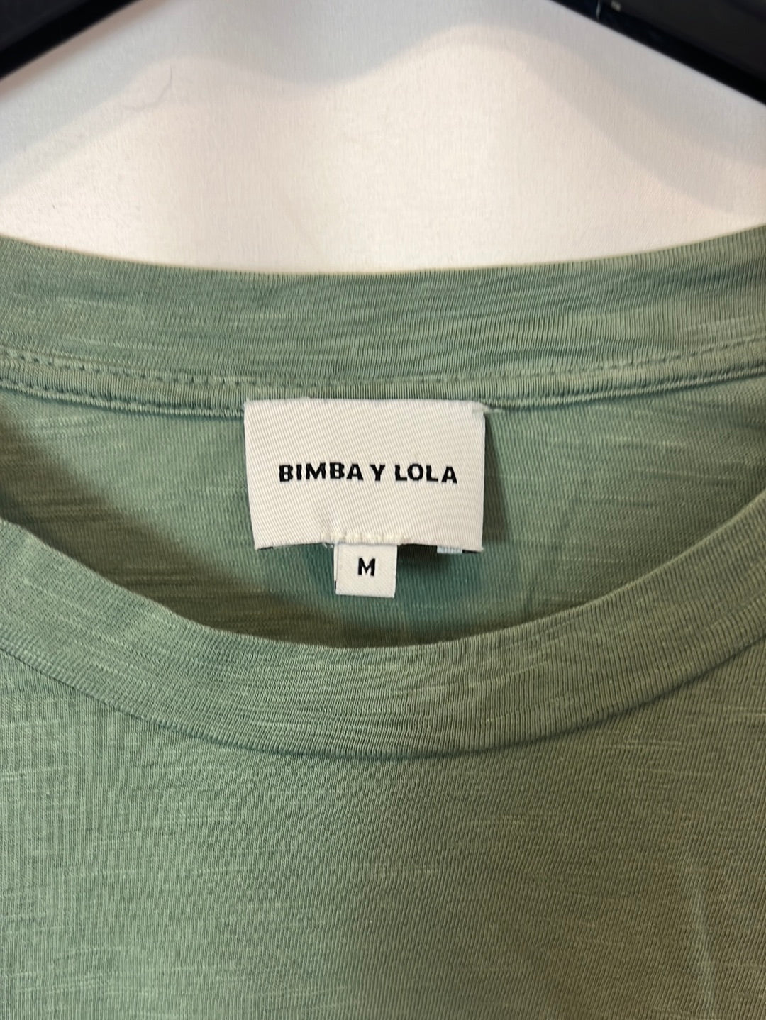 BIMBA Y LOLA. Green T-shirt with sleeve detail. TM