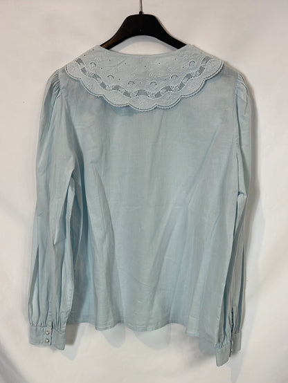 JOLIE JOLIE. blusa azul claro cuello bebé T.m