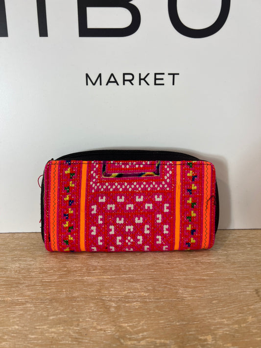 OTRAS. Cartera bordados colores