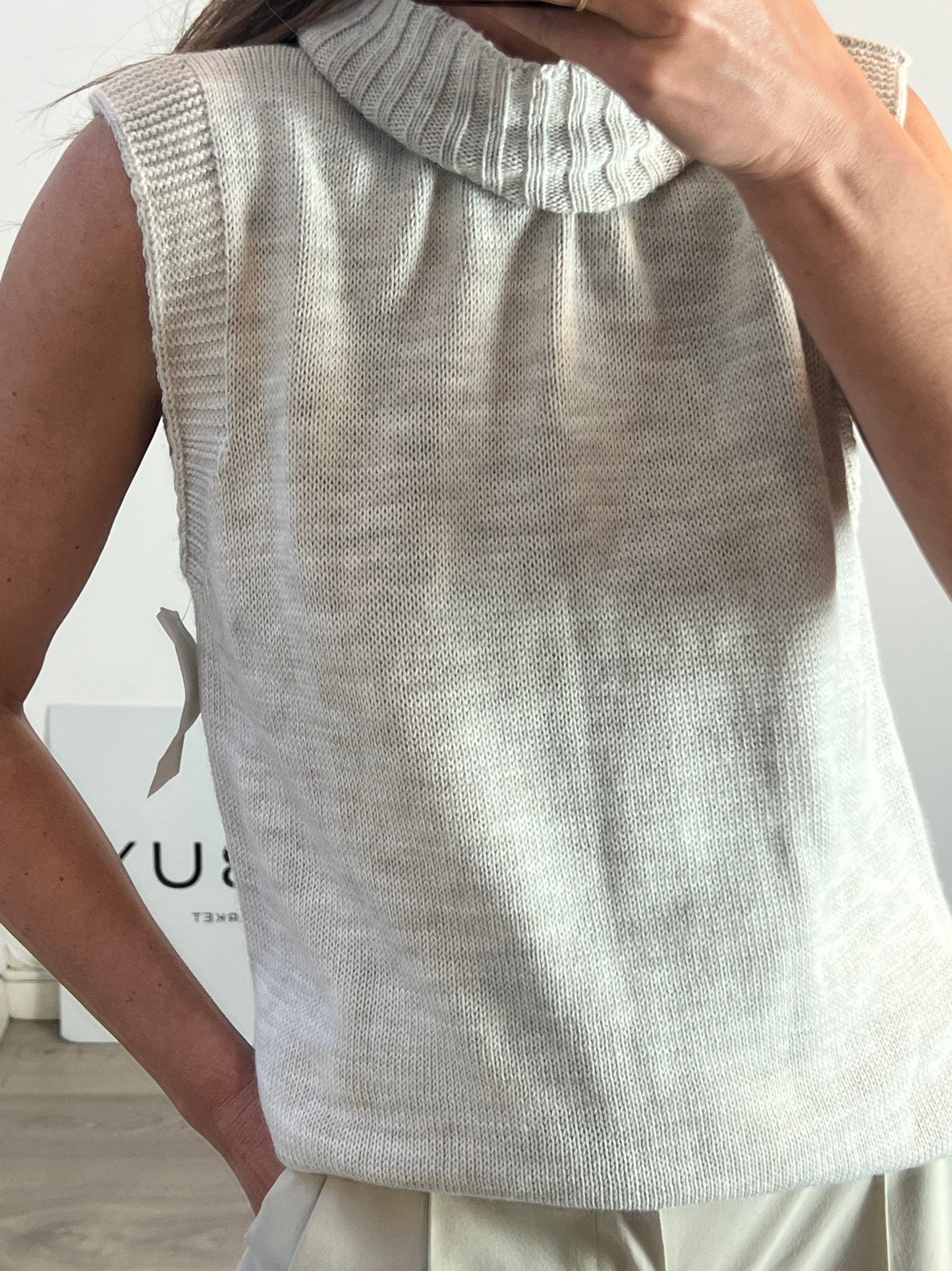 OTRAS. Top beige jaspeado cuello alto  T.S/M