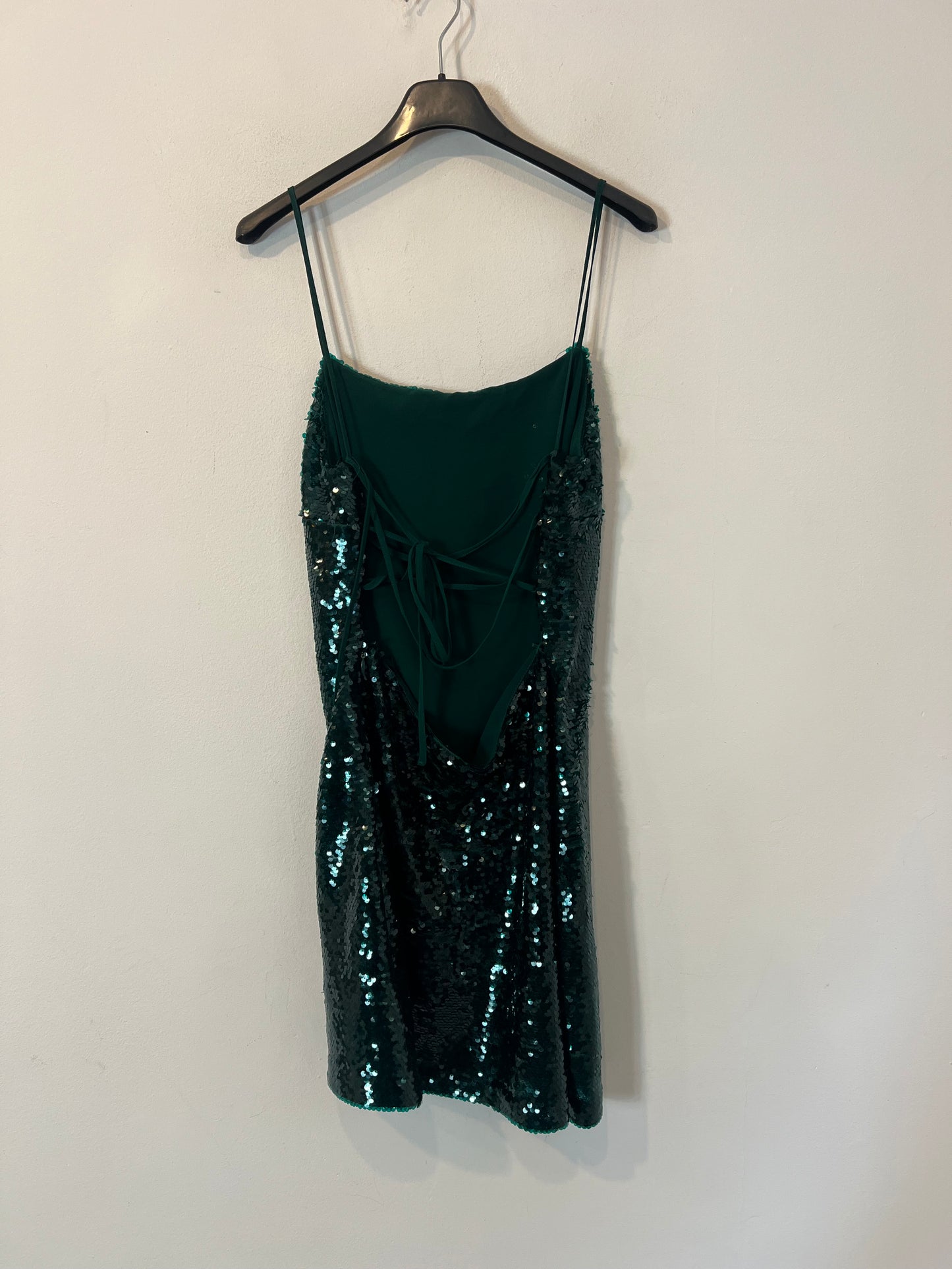 ZARA. Vestido corto lentejeulas