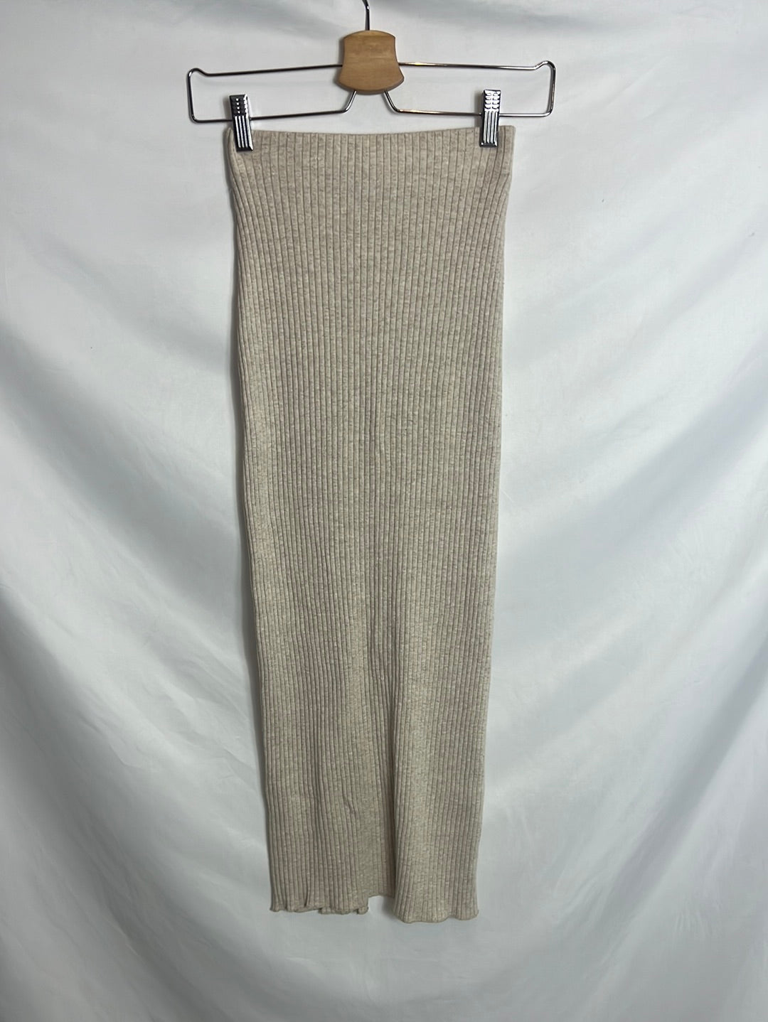 ZARA. Beige ribbed midi skirt. T.S.