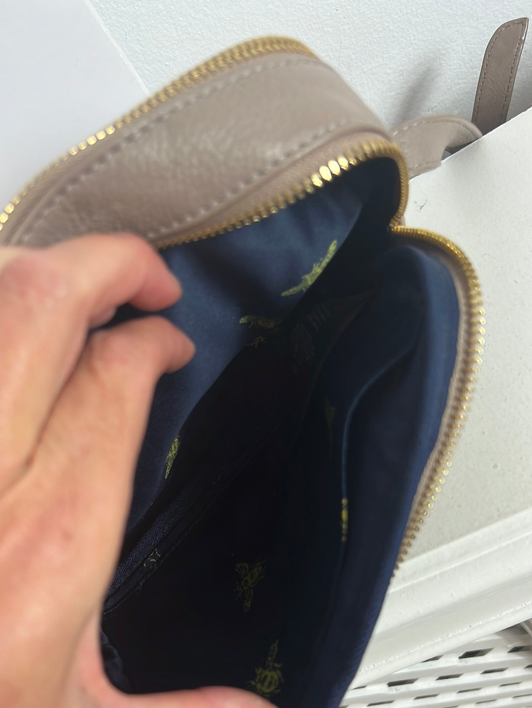 JONLES. Bolso piel top y animal print