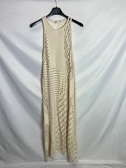 ZARA. vestido beige troquelado. T S