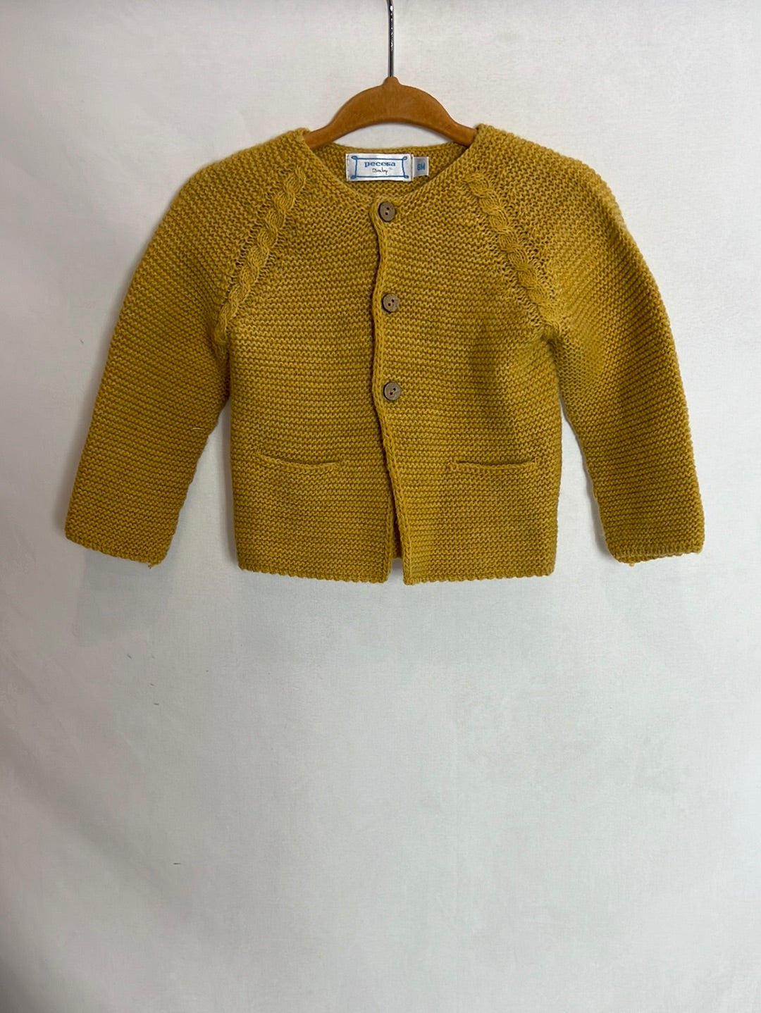 PECESA BABY. Rebeca mostaza bolsillos. T 6 meses