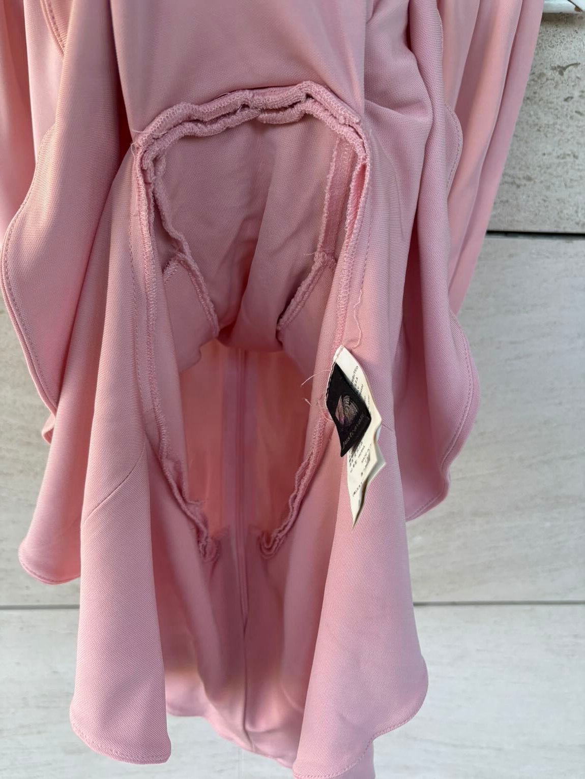 JUST CAVALLI. Top rosa  claro detalle escote