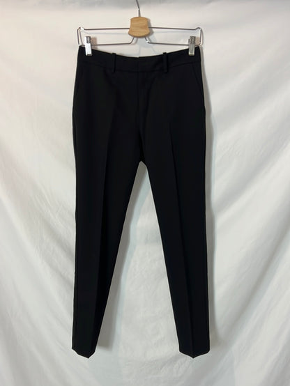 MANGO. Black pleated trousers. Size 34