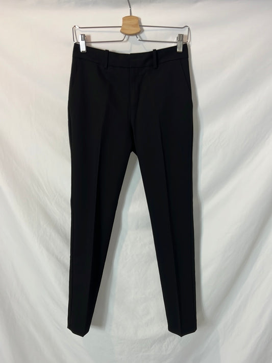 MANGO. Black pleated trousers. Size 34