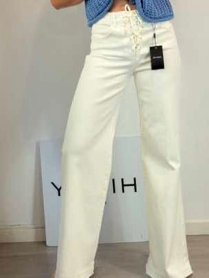 MASSIMO DUTTI. Denim blanco pata ancha