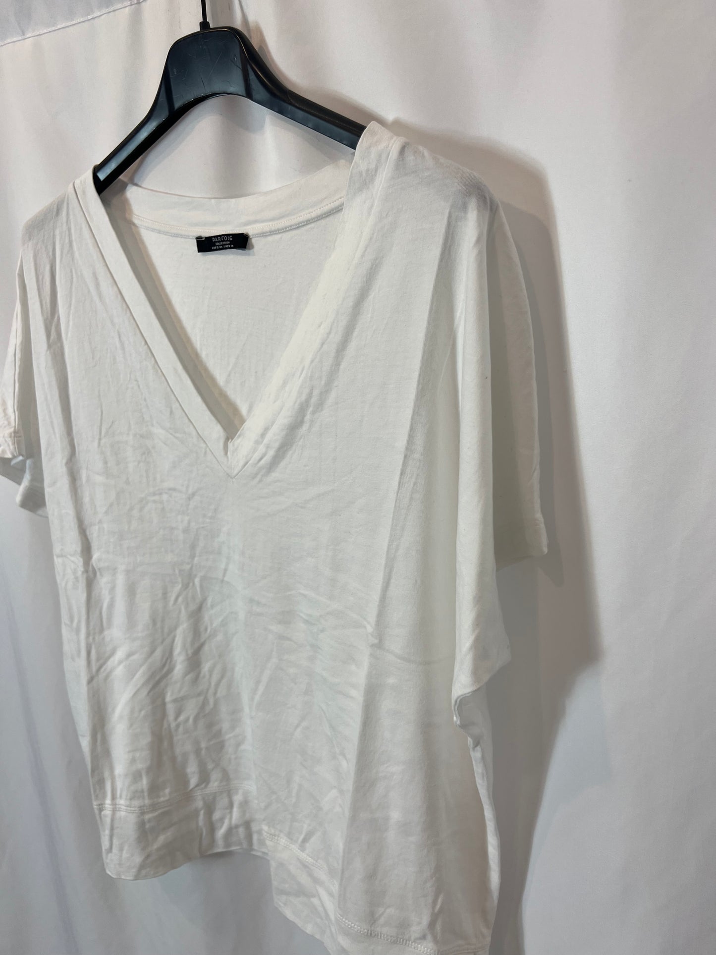 PARFOIS. Camiseta blanca cuello pico. T S/M