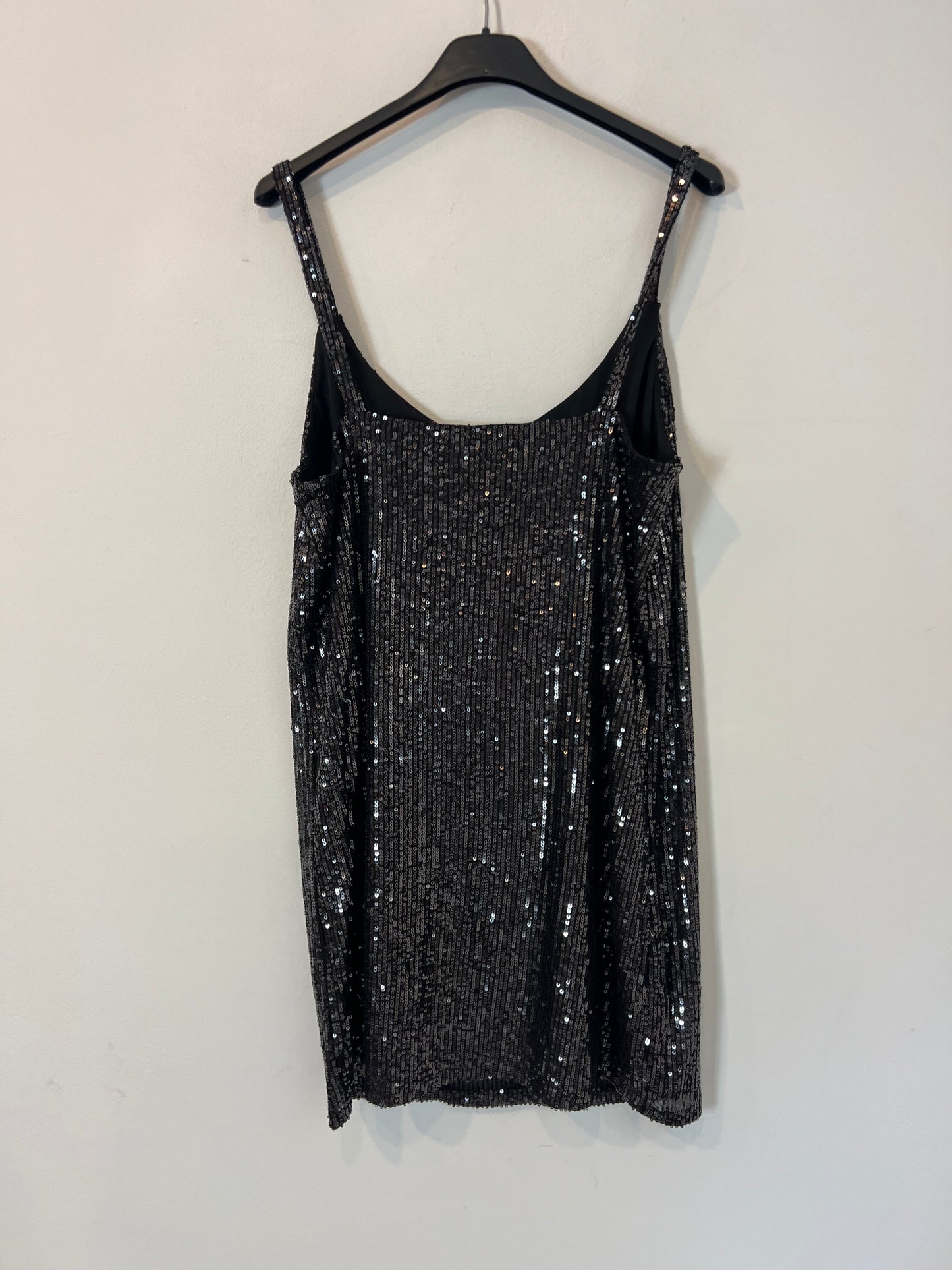 PINK WOMAN. vestido negro lentejuelas T.s