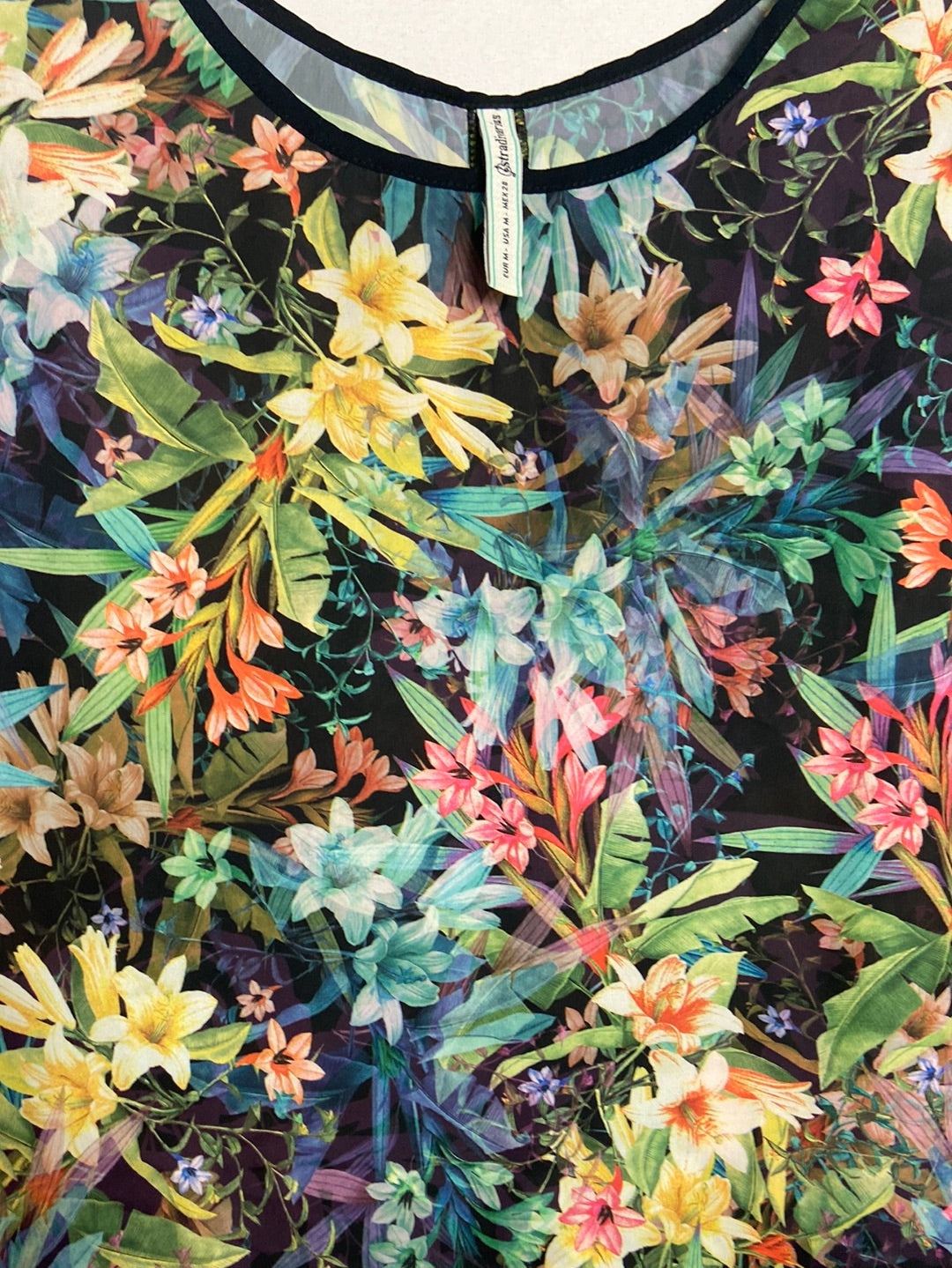 STRADIVARIUS. Top flores nudo. T M