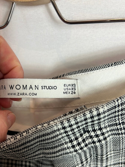 ZARA. Pantalón cuadros crop  . T XS