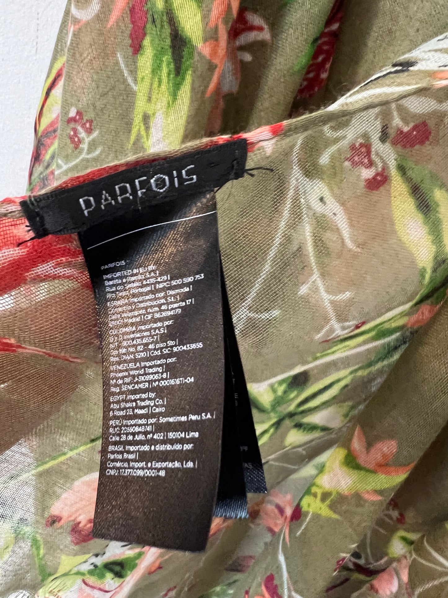 PARFOIS. `Pañuelo verde estampado flores