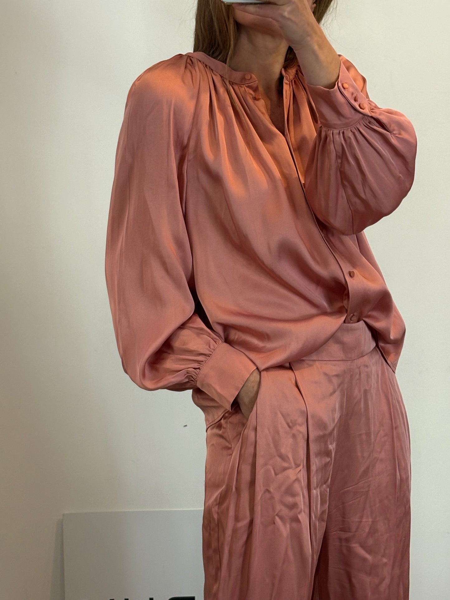 SÉZANE.Conjunto rosa satinado fluido