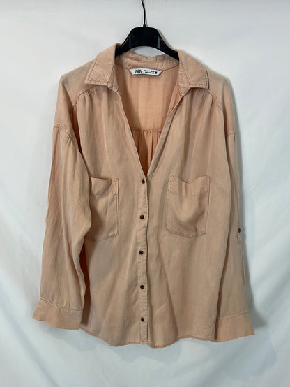 ZARA. Camisa rosa palo bolsillos. T L