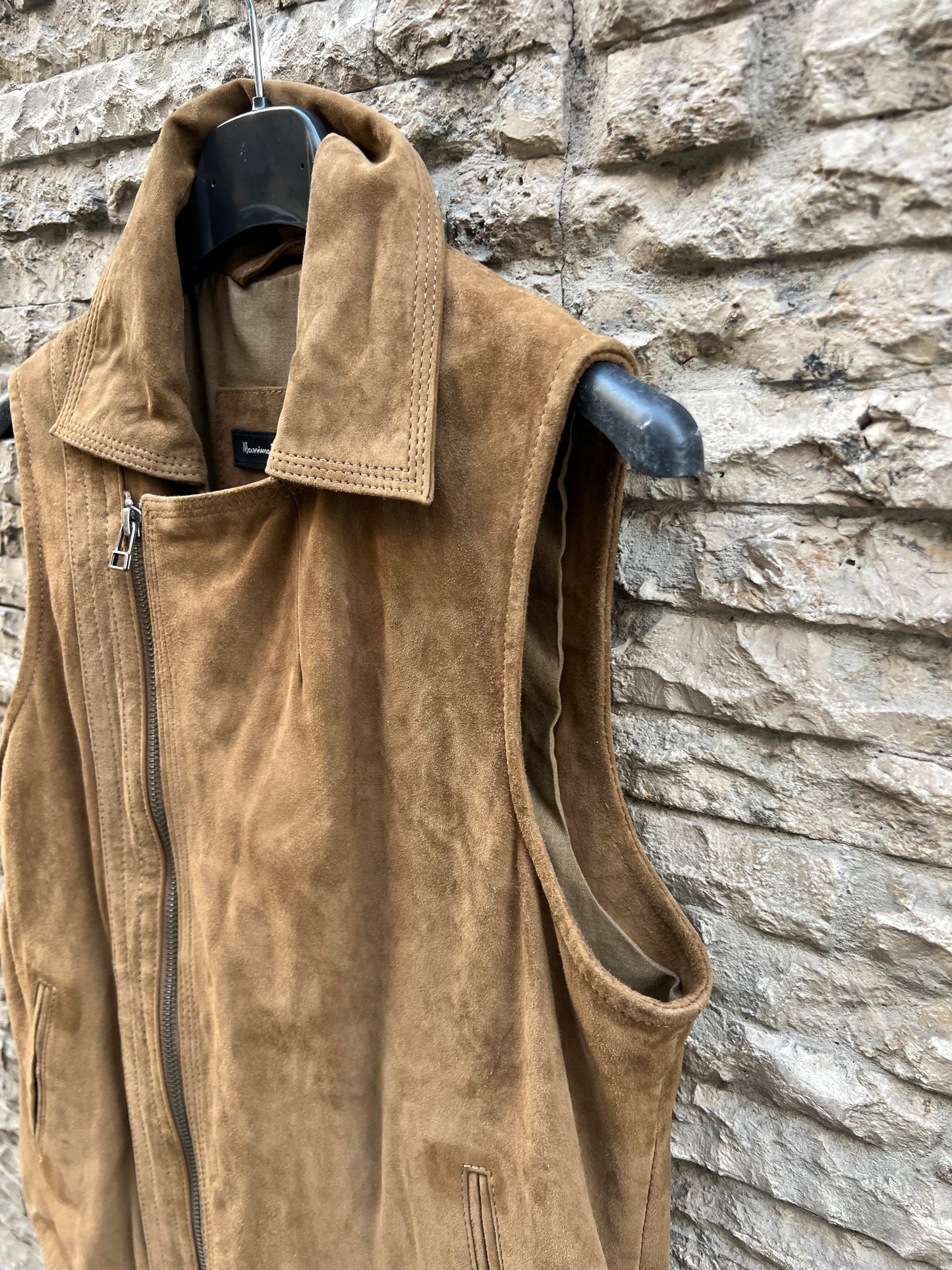 MASSIMO DUTTI. Zippered leather vest. TM