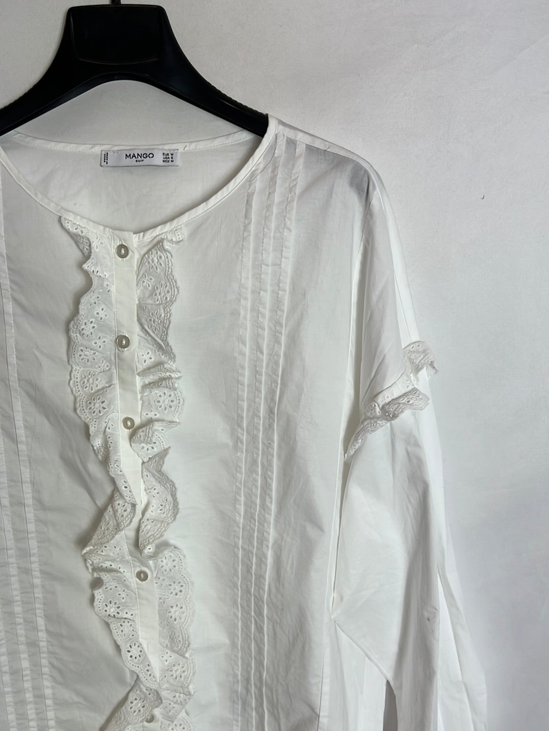 MANGO. Camisa blanca volante botones T.m