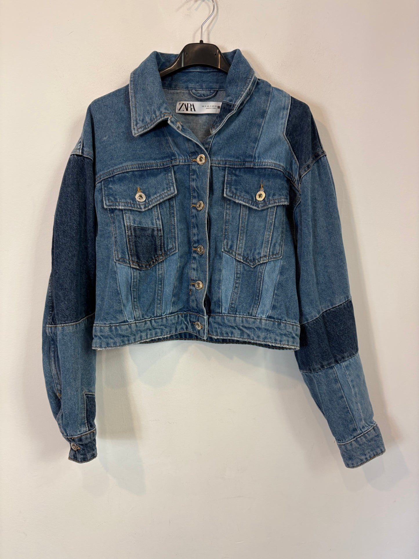 ZARA. Cazadora denim costuras