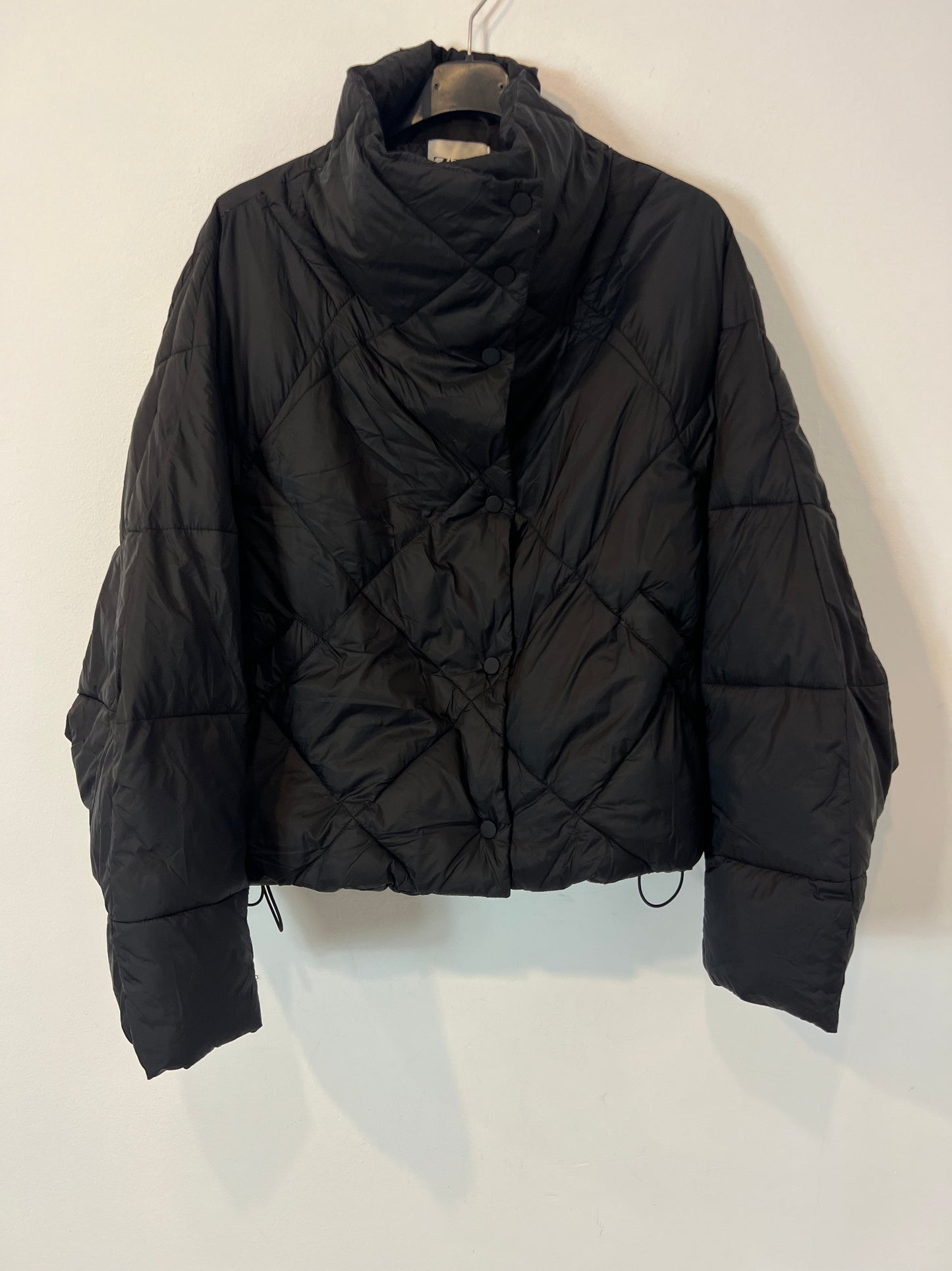 ZARA. plumas negro guateado T.m