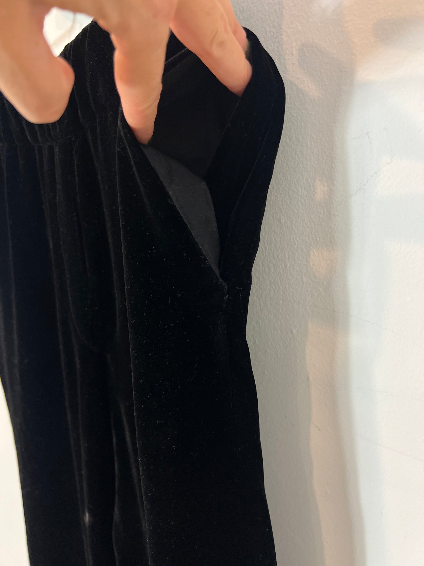 SANDRO. Black velvet flowing trousers S.1(s)