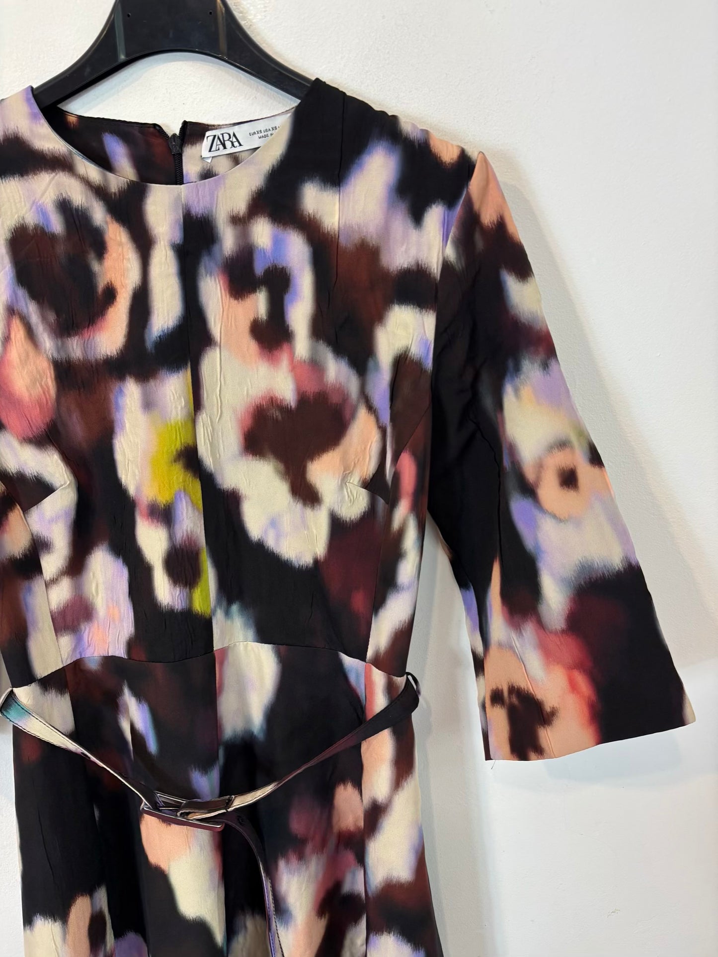 ZARA. Vestido mdi estampado colores