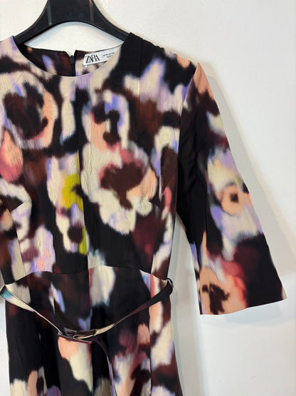 ZARA. Vestido mdi estampado colores