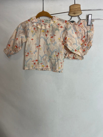 PILI CARRERA. Conjunto blusa y cubre pañal  estampado. T 3 meses