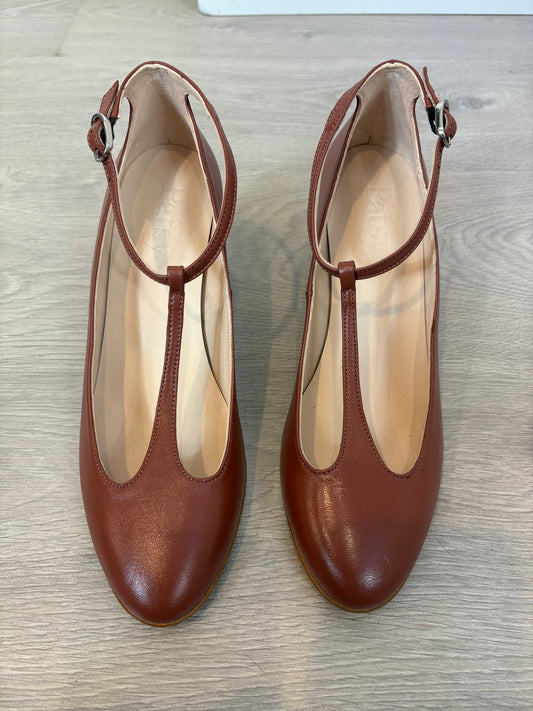 PATSY. Zapato Pía avellana. T 39