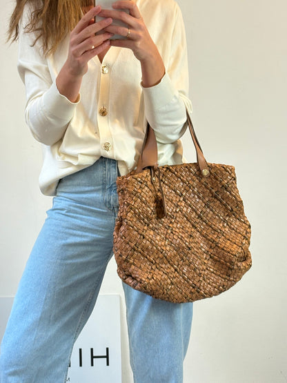 FURLA. Bolso de hombro piel trenzada