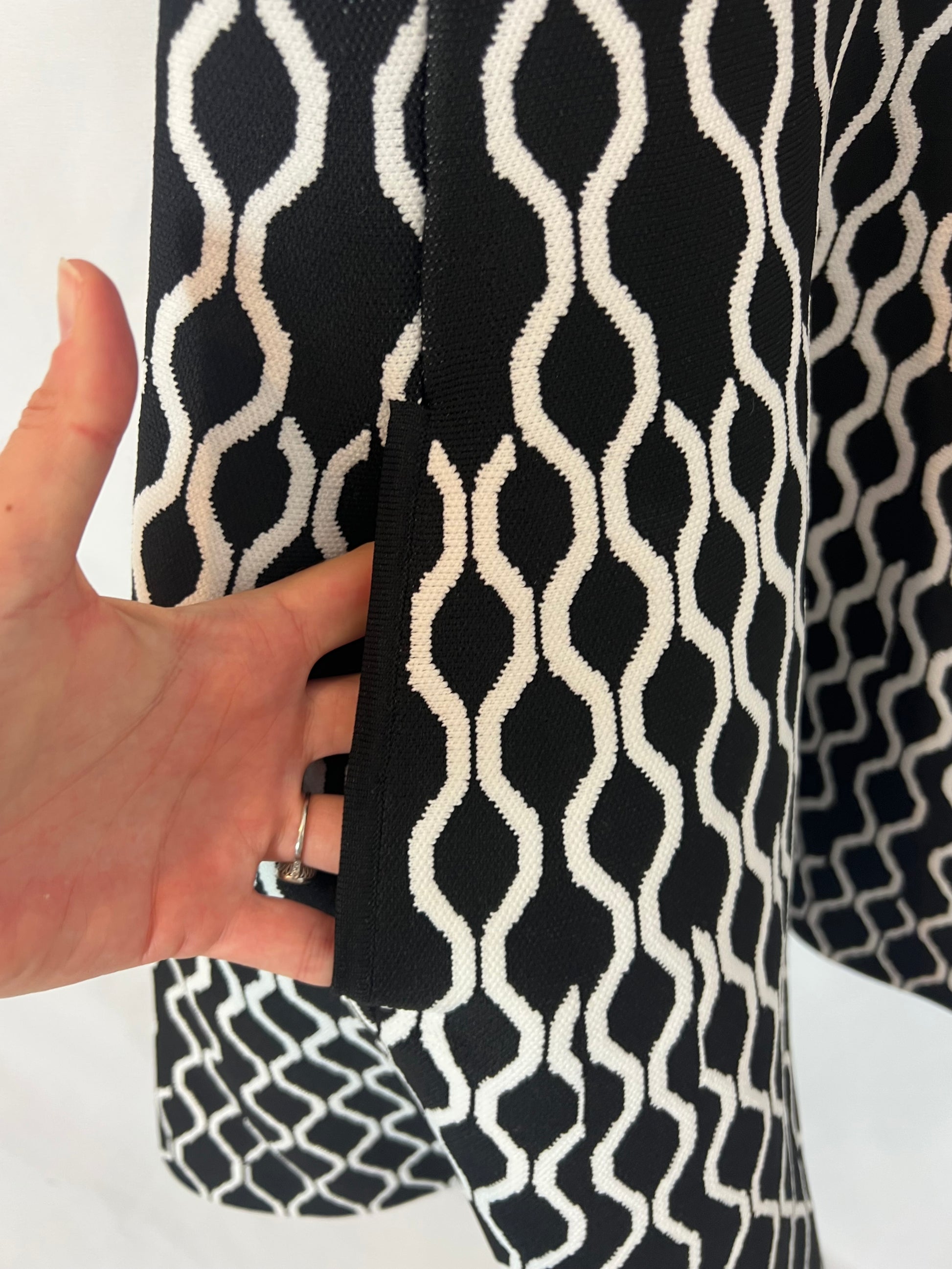 Vestido punto blanco y negro – Hibuy market - Main Image