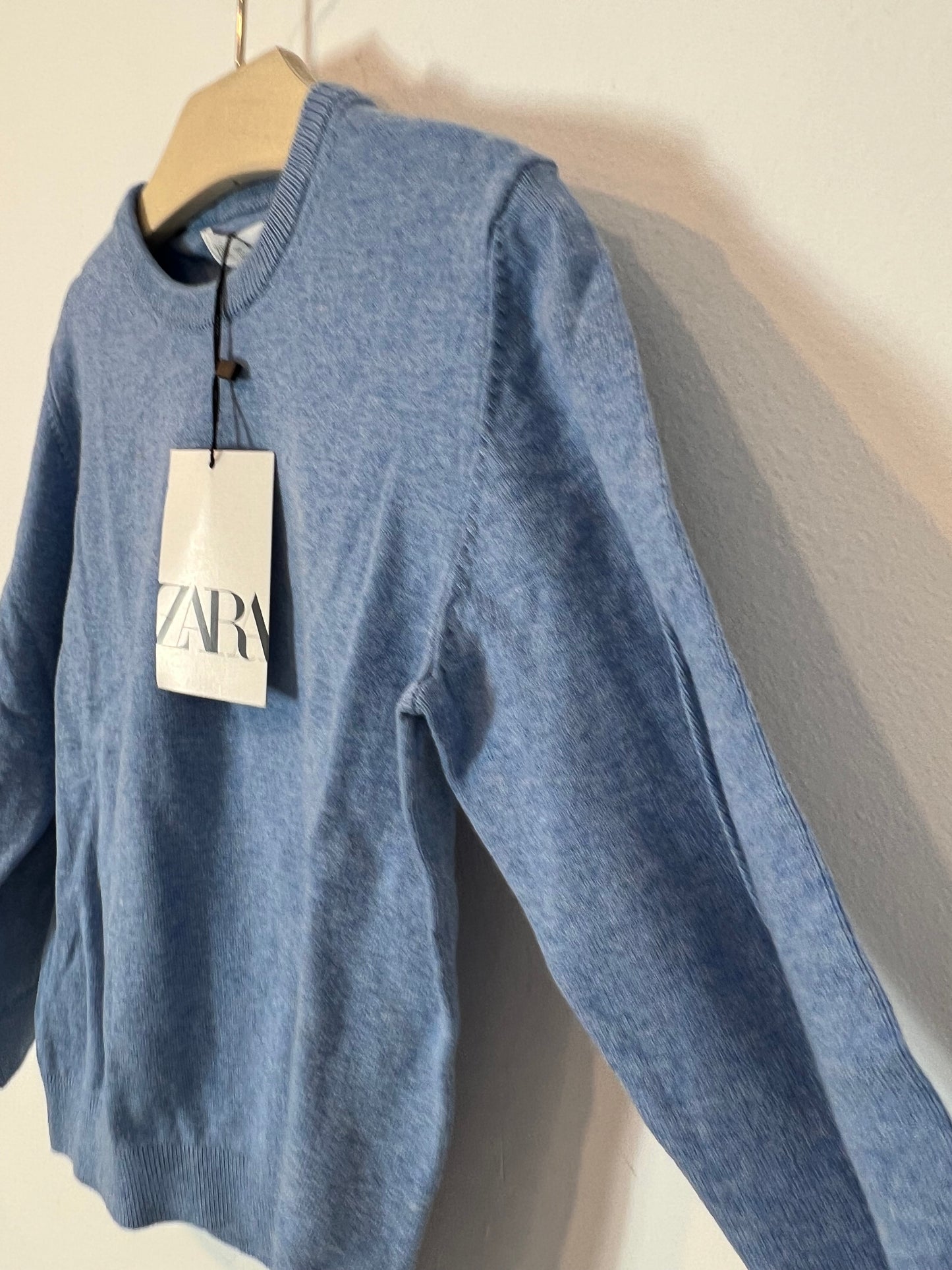 ZARA. Blue round-neck sweater. Size 6 years