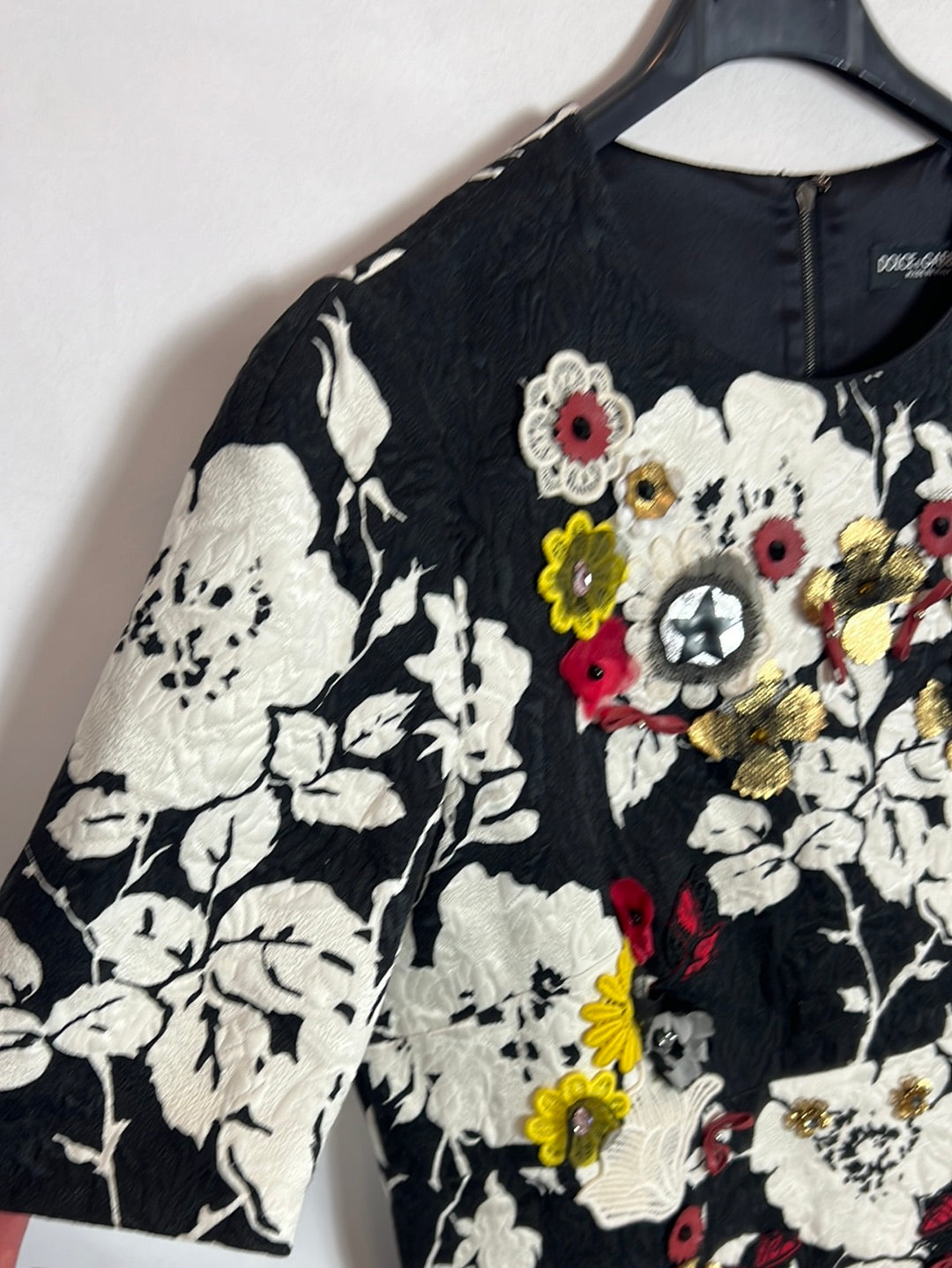 DOLCE & GABBANA. Vestido negro bordados y abalorios. T 44