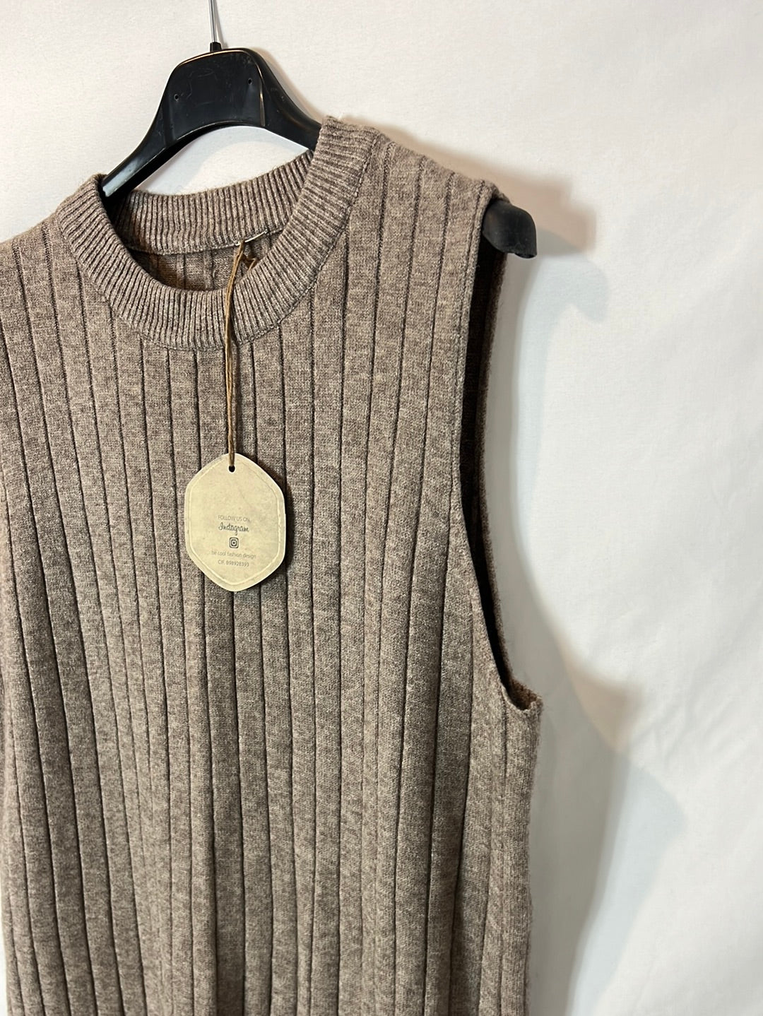 BE COOL. Vestido canalé color topo. T S