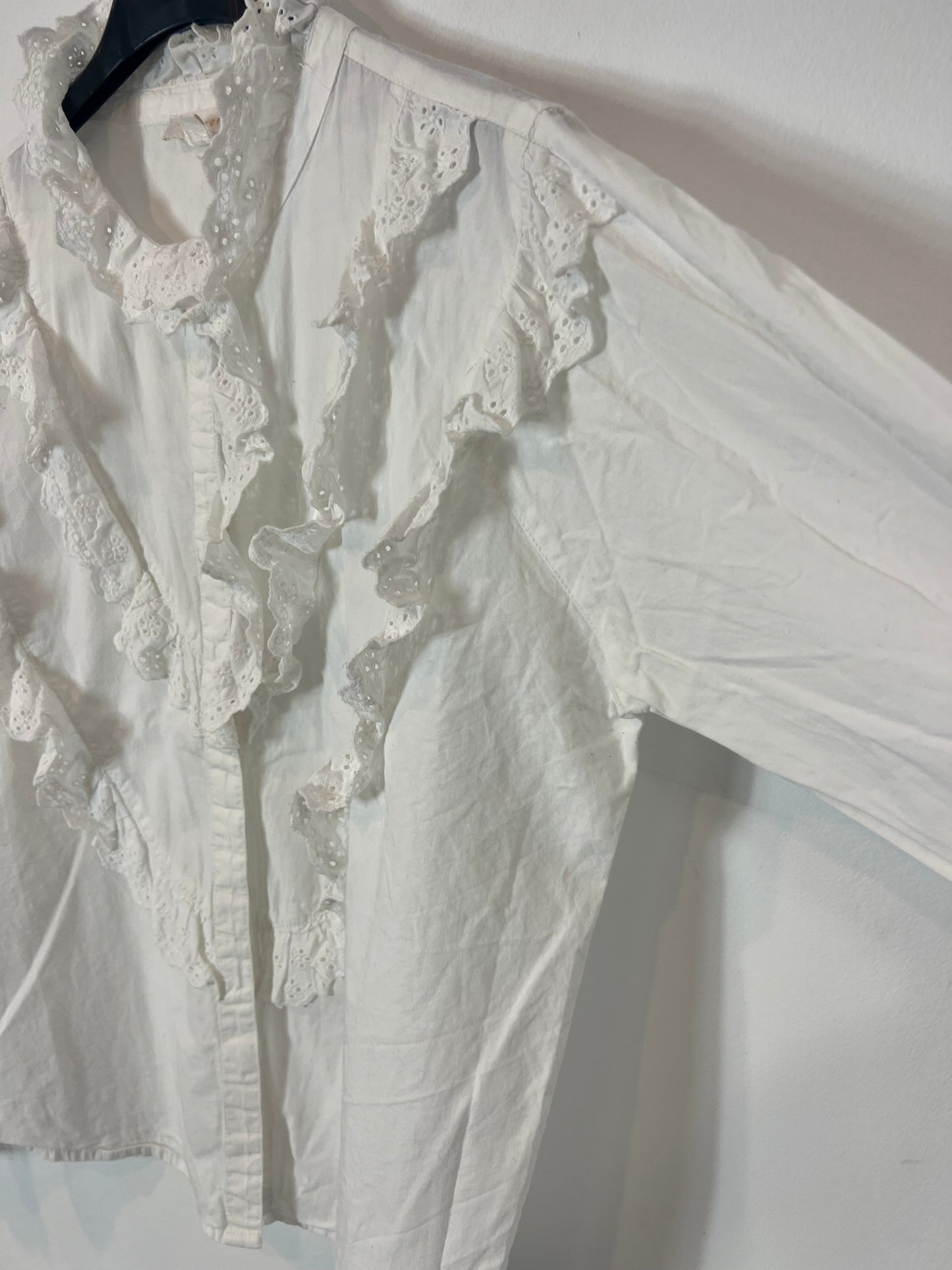 INTROPIA. White blouse with die-cut ruffles, size 38