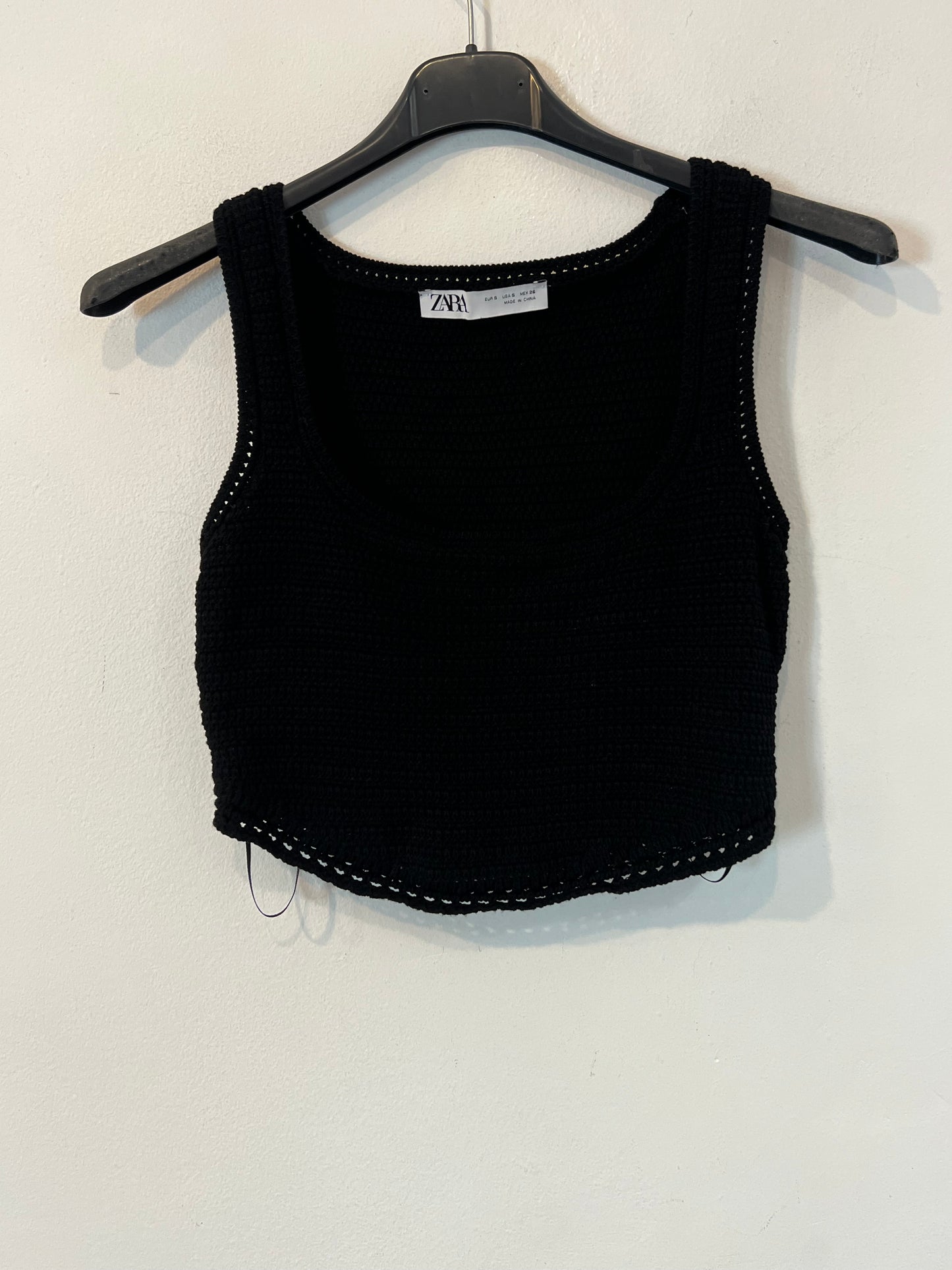 ZARA. Top negro punto T.s