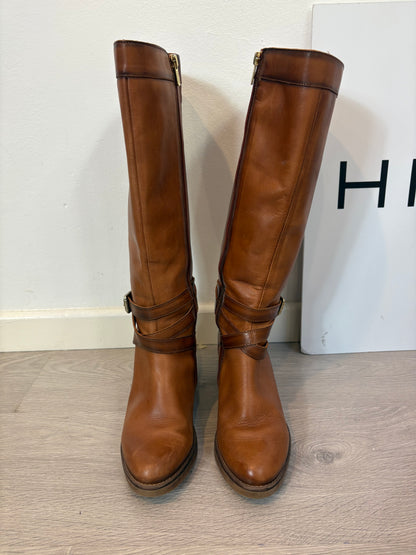 PIKOLINOS. Bota alta piel marrón