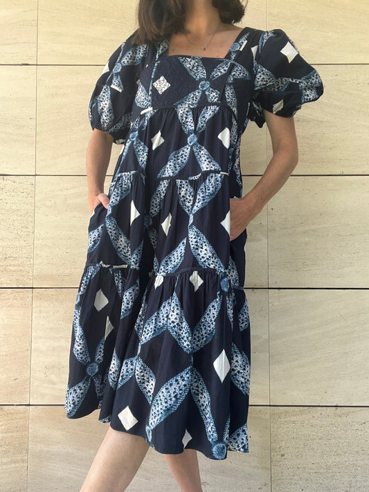 ULLA JOHNSON. Vestido azul estampado detalle escote. T 2 (S/M)