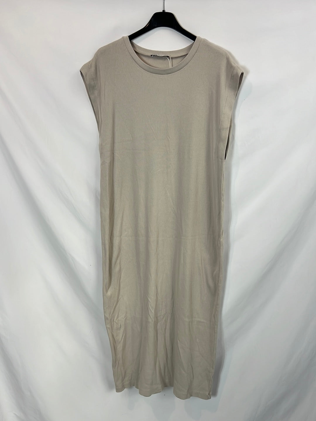 ZARA. Vestido midi beige canalé T.l