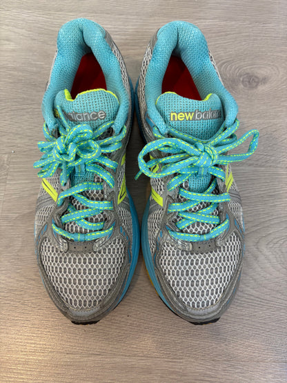 NEW BALANCE. Zapatillas running 780V3. T 38