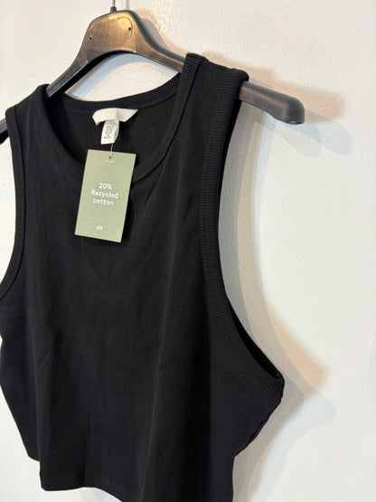 H&M. Top negro canalé