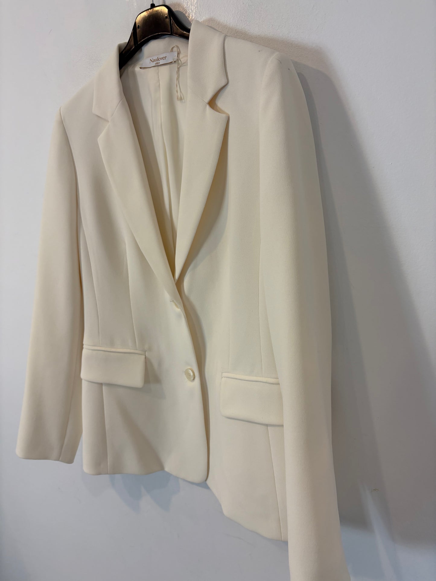 NAULOVER. Conjunto blanco roto fluido